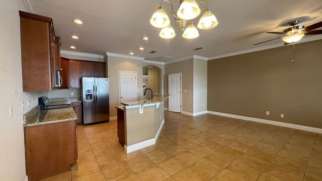 Building Photo - Unfurnished Annual Rental