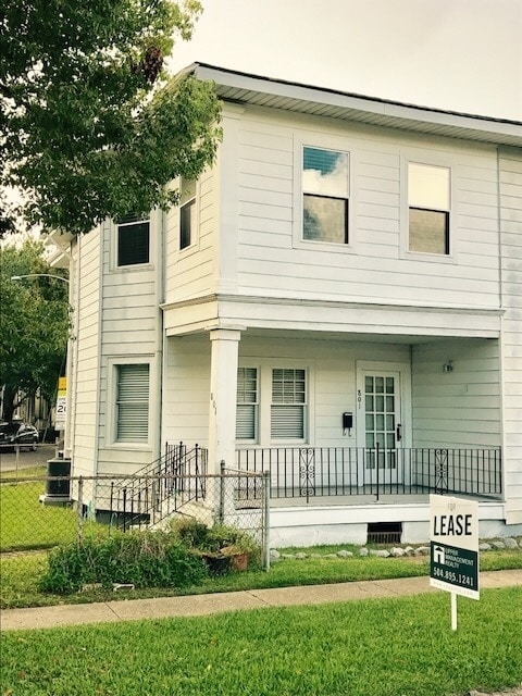 Building Photo - 801 Solomon Pl