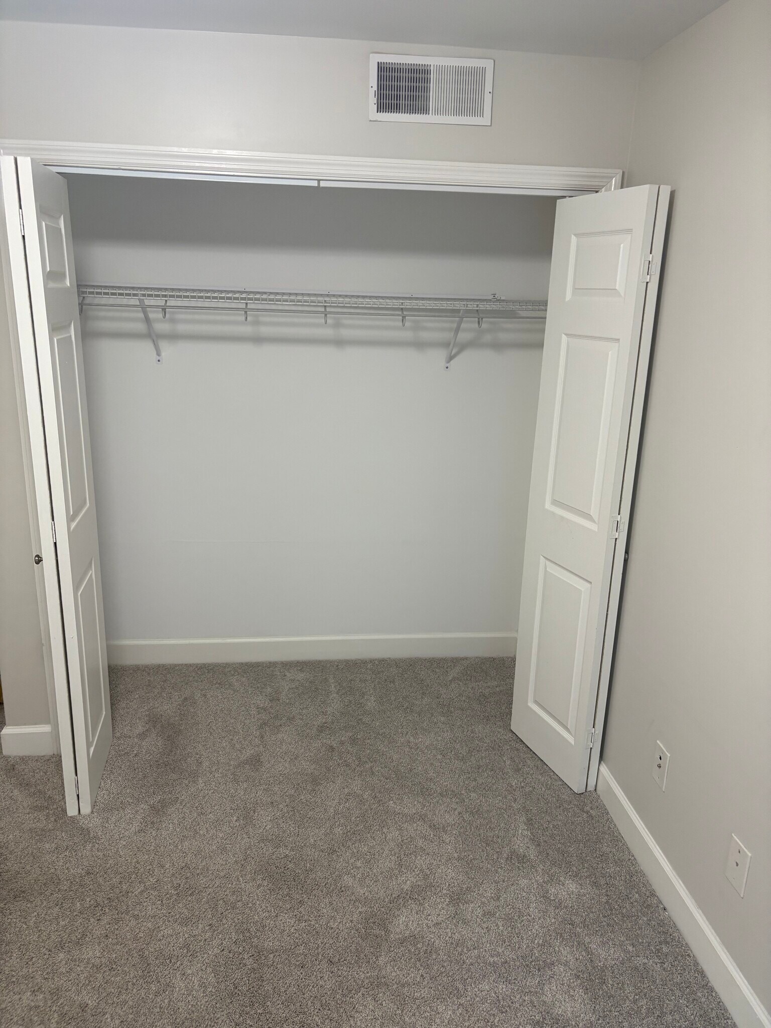 Building Photo - 515 Basswood Ave