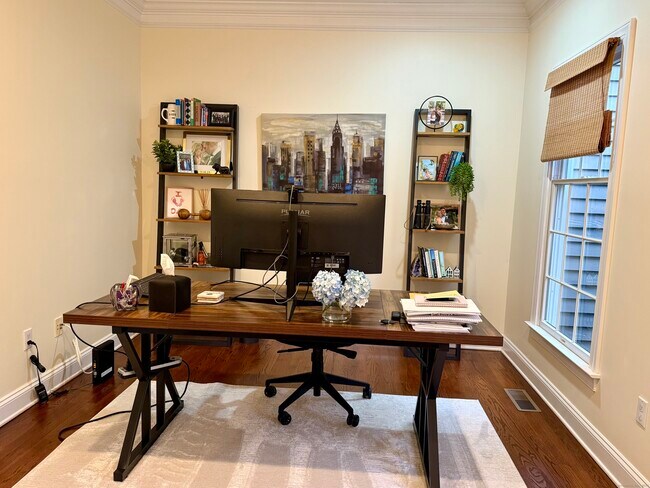 Building Photo - 368 Hoyt St