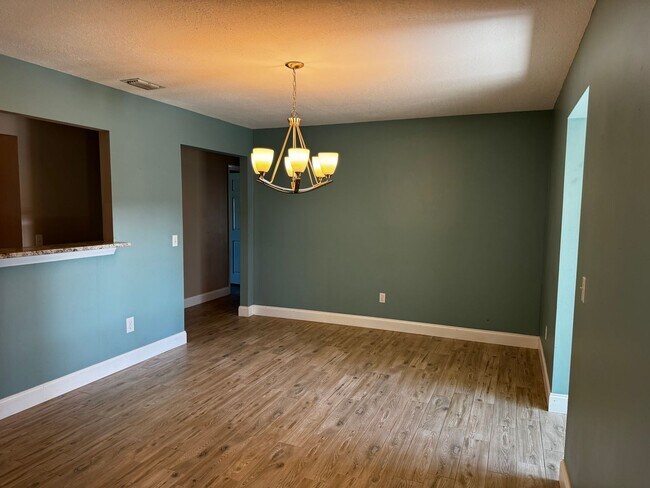 Building Photo - Single Family Home