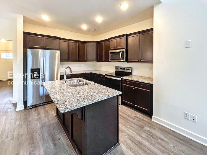 Building Photo - 787 Coopers Way