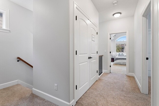 Building Photo - Beautiful 4-bdr/2.5 bath Beaverton home w/ fireplace near nature area, Intel, Nike, and more