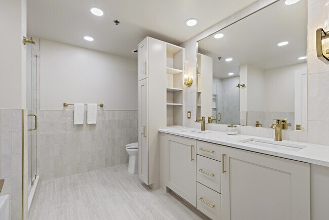 Building Photo - 1125 Maxwell Ln