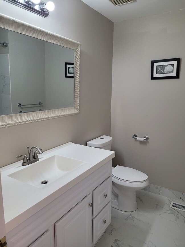 Building Photo - 512 Pimlico Way