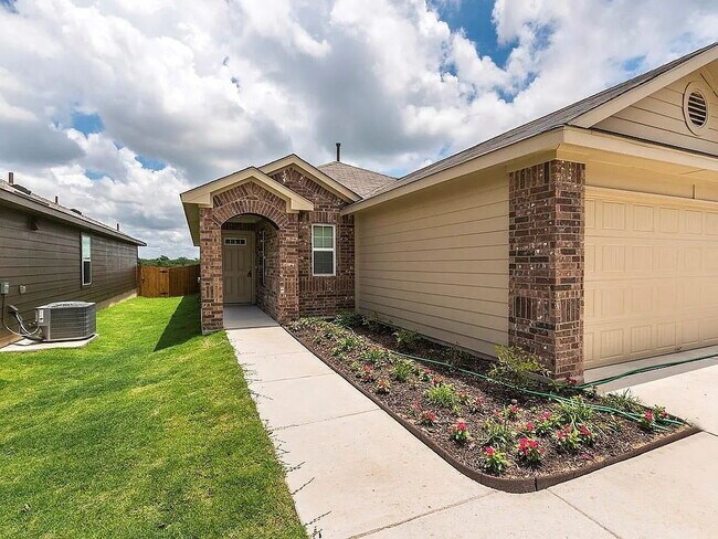 Building Photo - "Charming 3-Bedroom Home with 2 Full Baths in Idyllic San Marcos Location!"