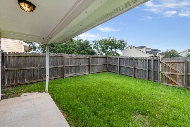 Building Photo - Prime Location! Spacious 4-Bed, 4-Bath Home Near Texas A&M!