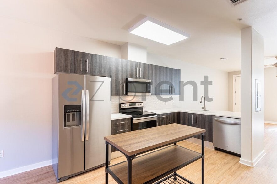 Building Photo - 7805 Cooper Ln