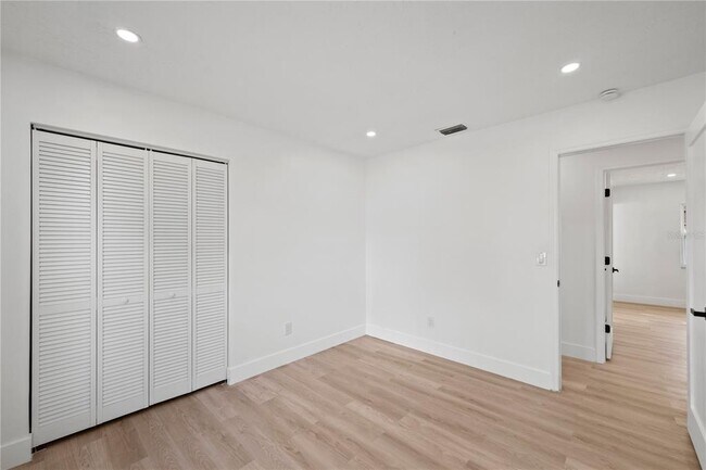 Building Photo - 3206 Las Brisas Dr