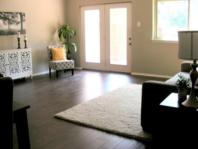 Building Photo - 1114 Greencove Ln