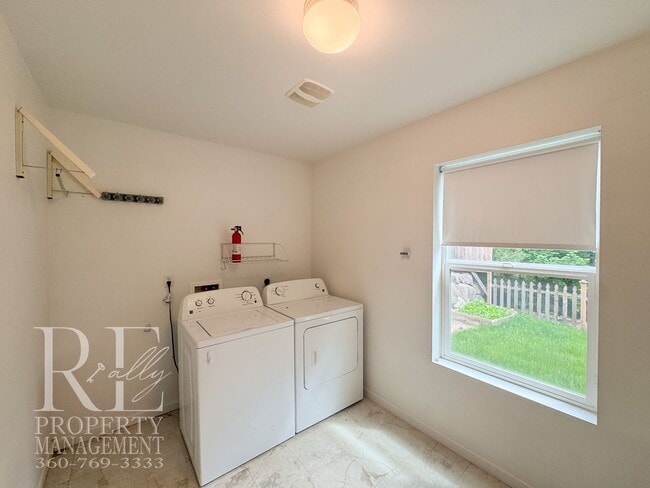 Building Photo - Spacious 4-Bedroom Home with Brand-New Carpet, Two Living Areas & Loft