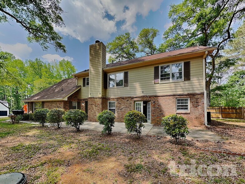 Building Photo - 100 Creekwood Ct