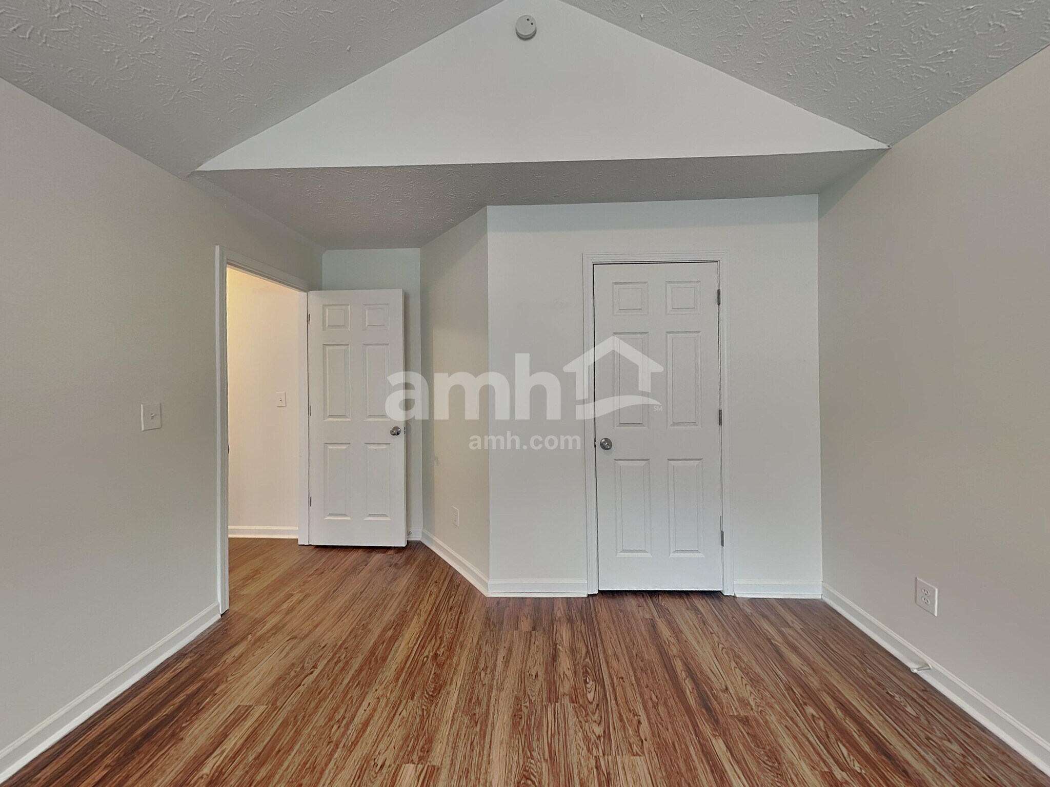 Building Photo - 2123 Yarbrough Way