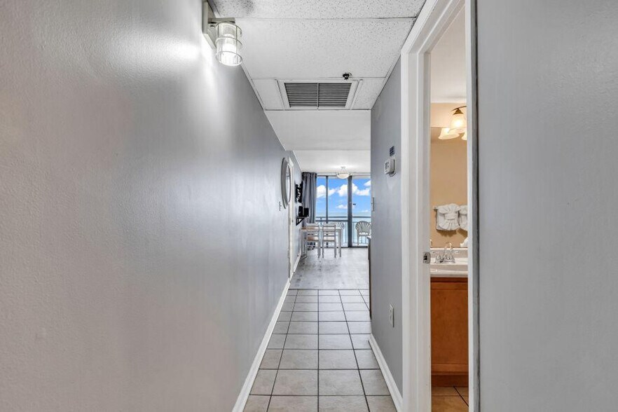 Building Photo - 2310 N Ocean Blvd