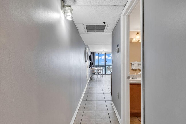 Building Photo - 2310 N Ocean Blvd