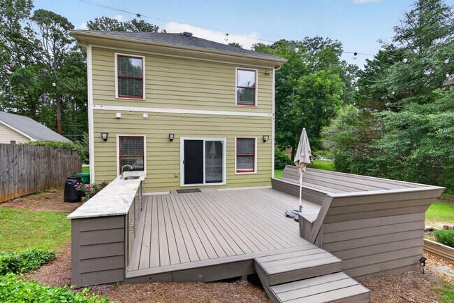 Building Photo - Decatur's Hidden Gem: Renovated 3BR Retreat with Expansive Backyard, Fruit Trees & Unbeatable Loc...