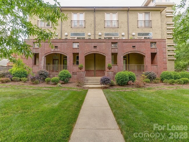 Building Photo - 1174 Park West Dr