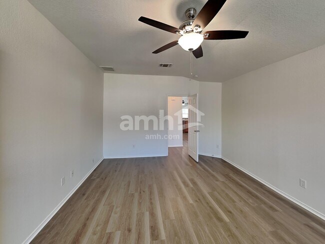 Building Photo - 132 Harness Ln