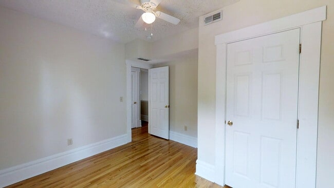 Building Photo - 225 E 11th Ave