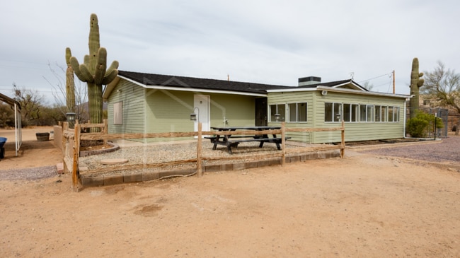 Building Photo - Spacious 3-Bedroom Ranch Home on 2.5-Acre ...