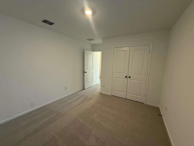 Building Photo - 577 Sormonne Lp