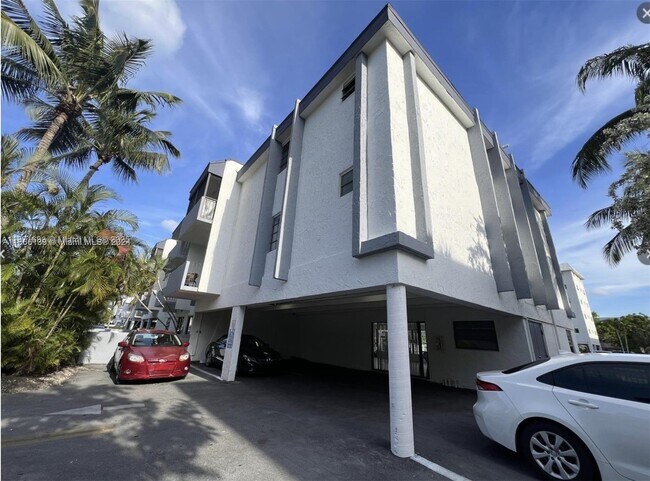 Building Photo - 3582 NE 171 St