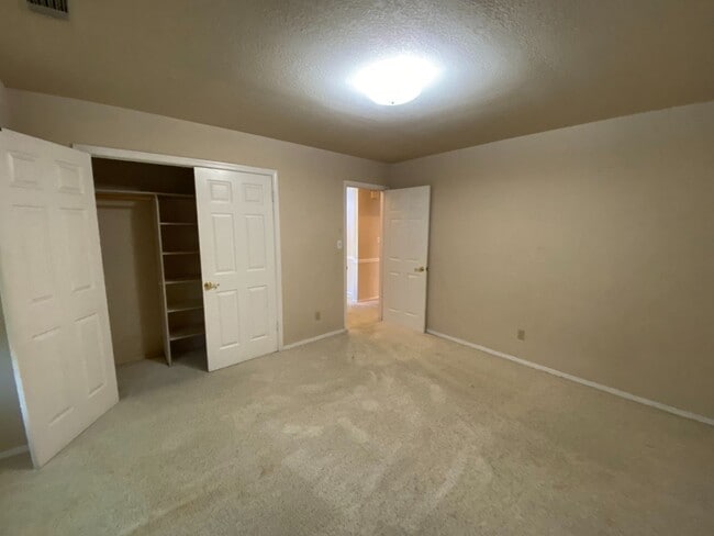 Building Photo - North West Fresno Home, 3BR/2BA, 1878sf, B...