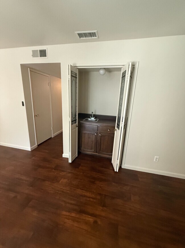 Building Photo - 1026 Springoak Way