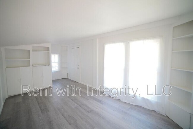 Building Photo - 1118 Louise Dr