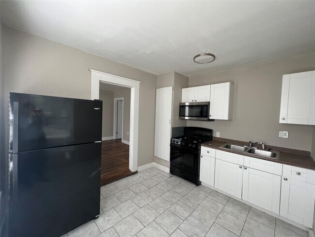 Building Photo - 4219 Lamar St