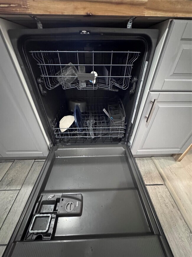 Building Photo - 1417 Avon Ln