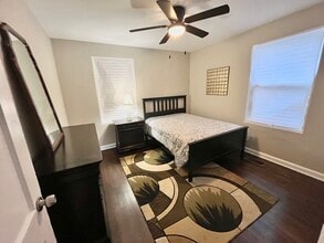 Building Photo - 1518 Columbia Cir