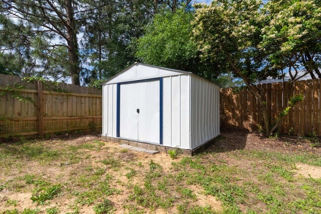 Building Photo - 309 Green Oak Dr