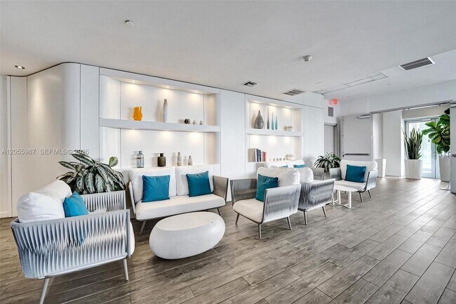 Building Photo - 2600 E Hallandale Beach Blvd