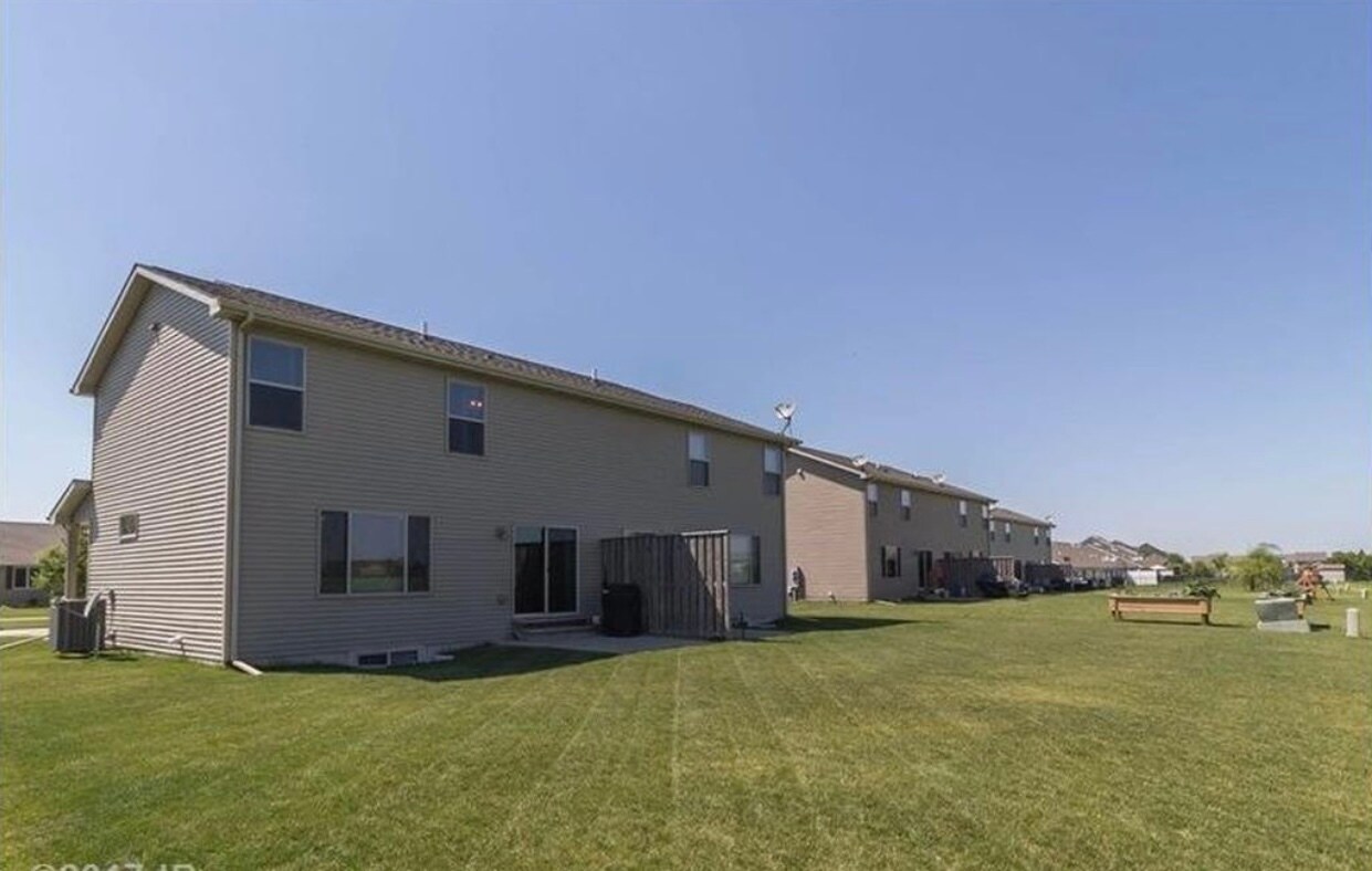 Building Photo - 2909 SE Keystone Dr
