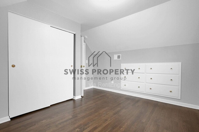 Building Photo - 2229 Middlehurst Dr