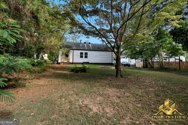 Building Photo - 1439 Westridge Rd SW