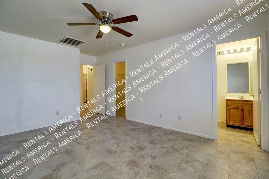 Building Photo - 6003 E Sunrise Cir