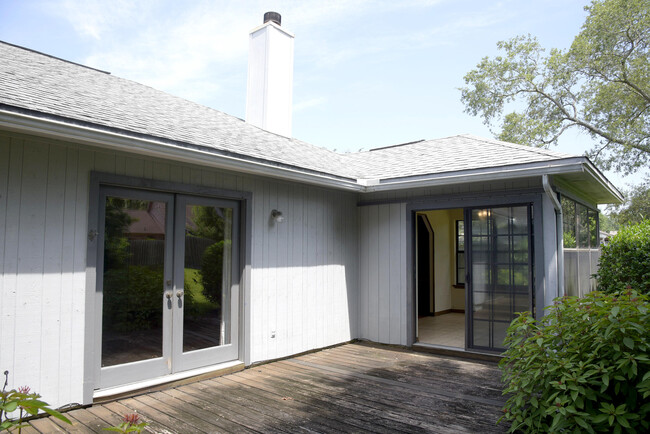 Building Photo - 1129 Troon Dr E
