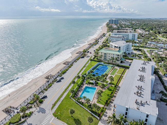 Building Photo - 4141 Ocean Dr