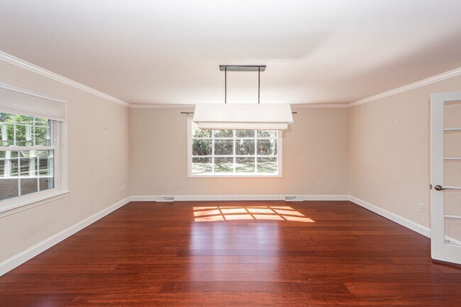 Building Photo - 4 Bedroom 2.5 Bath House in Montclair - We...