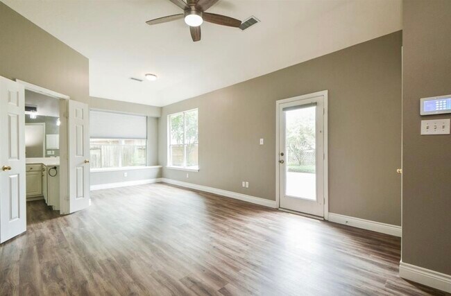 Building Photo - 18 E Knightsbridge Dr