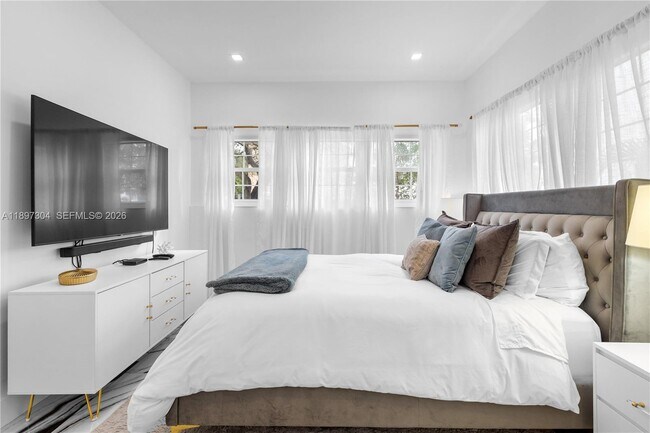 Building Photo - 1544 Michigan Ave