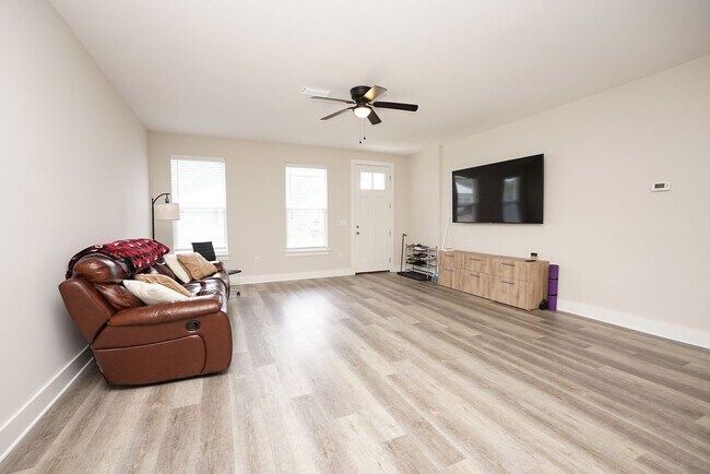 Building Photo - Newer Home in Valparaiso- Close to Eglin AFB