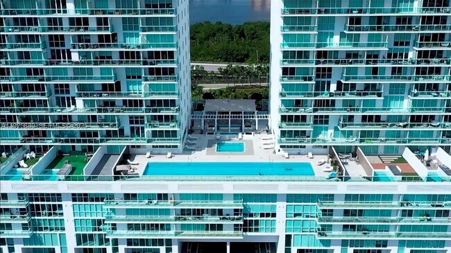 Building Photo - 400 Sunny Isles Blvd