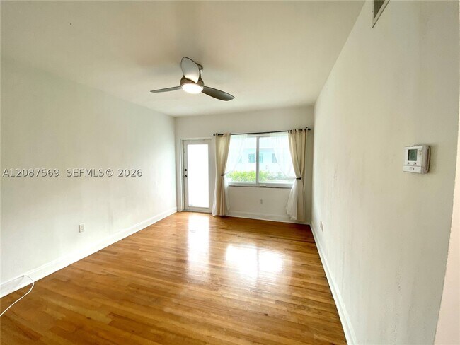 Building Photo - 7207 Bay Dr E