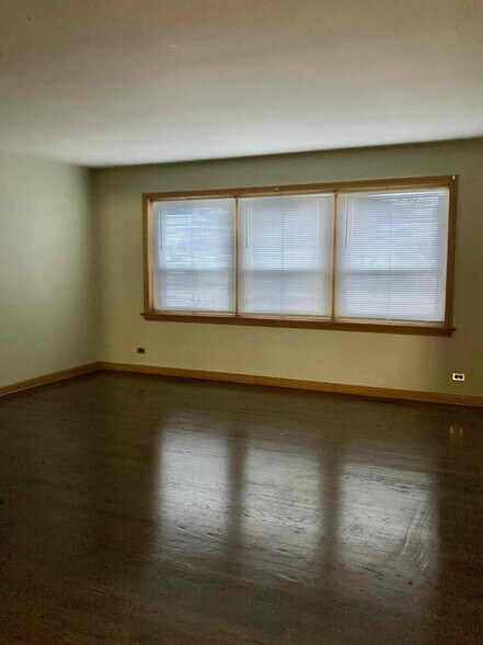 Building Photo - 1345 S Mannheim Rd