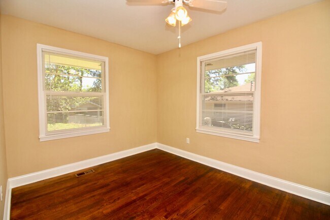 Building Photo - FOR RENT in  North Columbus! Available NOW!