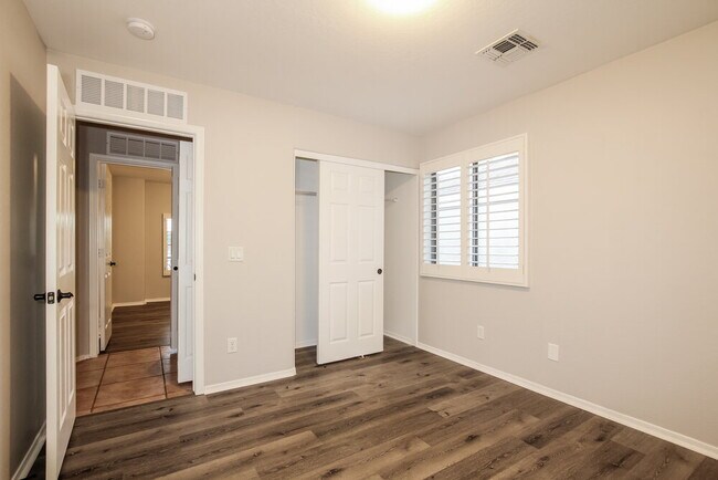 Building Photo - 12409 W Mandalay Ln