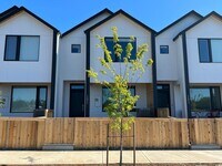 Building Photo - Beautiful, Newer Townhome!  Walking distance to many amenities.